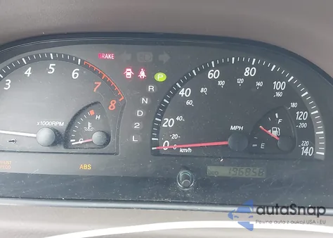 2004 Toyota Camry Le z USA, uszkodzony, nr VIN 4T1BE32K04U264646